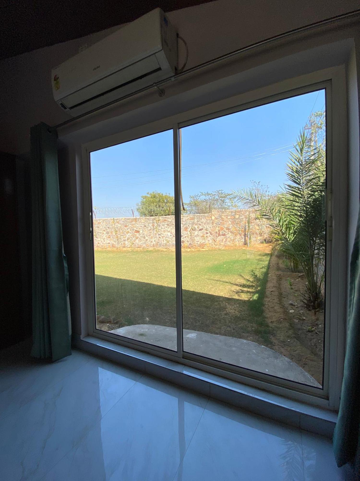 Orchard At Sarai - Private Cottage, Large Lawn, & Pet Friendly * Gurgaon